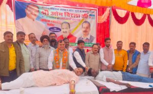 *भाजपा नेता अनिल जैन ने 23वीं बार किया रक्तदान*

*लोकसभा अध्यक्ष ओम बिरला के जन्मदिन पर किया रक्तदान*

भाजपा किसान मोर्चा के पूर्व राष्ट्रीय कार्यकारिणी सदस्य अनिल जैन तालेड़ा ने आज लोकसभा अध्यक्ष ओम बिरला के जन्म दिवस पर तालेड़ा में भाजपा मंडल द्वारा आयोजित रक्तदान शिविर में रक्तदान किया । जैन ने अब तक कुल 23 वीं  बार रक्तदान किया है इस दौरान भाजपा जिला अध्यक्ष रामेश्वर मीणा,पूर्व विधायक अशोक डोगरा,जिला महामंत्री राधेश्याम गुर्जर,भाजपा मंडल अध्यक्ष राजेंद्र चौधरी, प्रधान राजेश रायपुरिया सहित कई भाजपा नेता मौजूद रहे ।